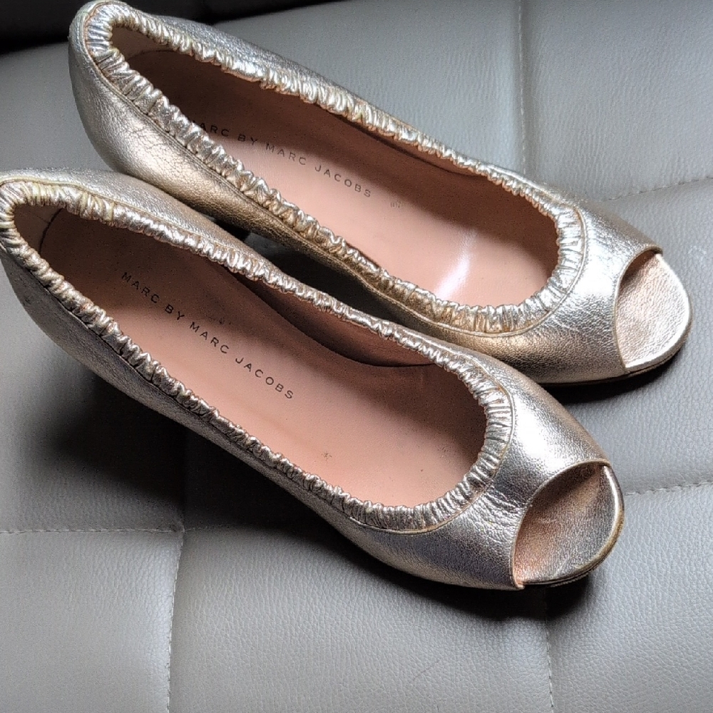 Marc Jacobs Gold Peep Toe Flats